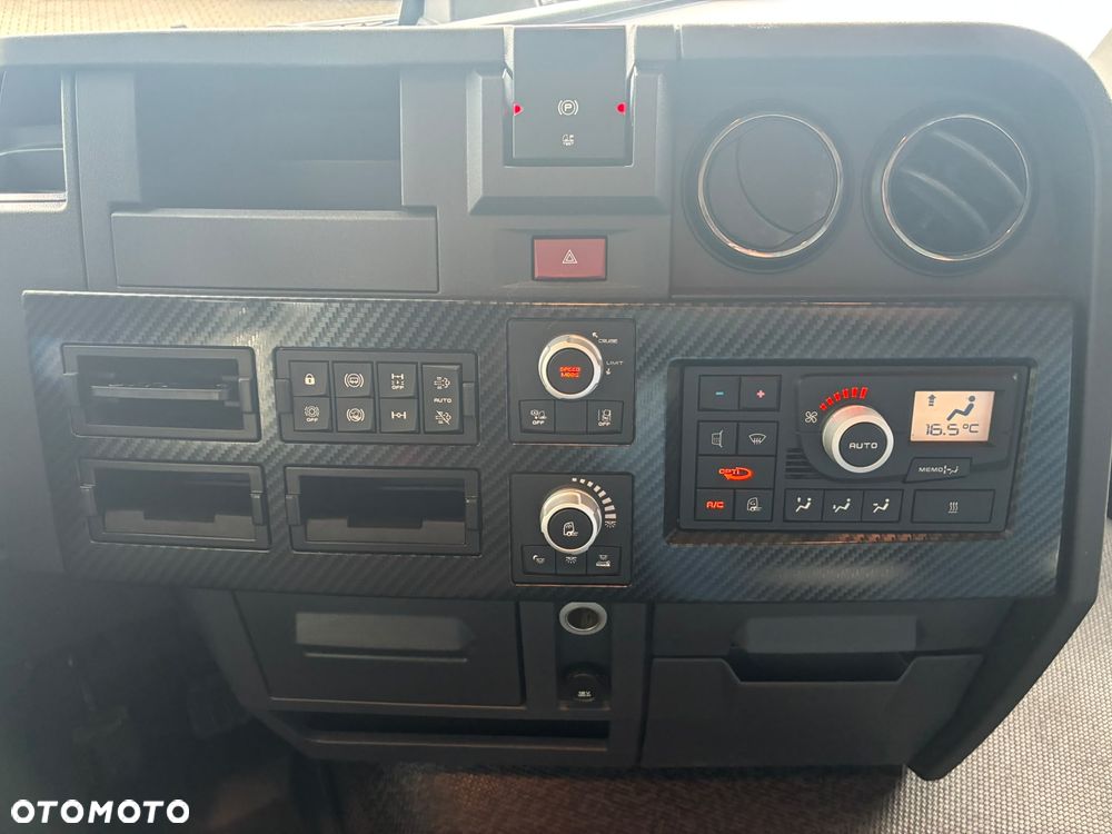 Renault T480 Sleeper Cab - 23