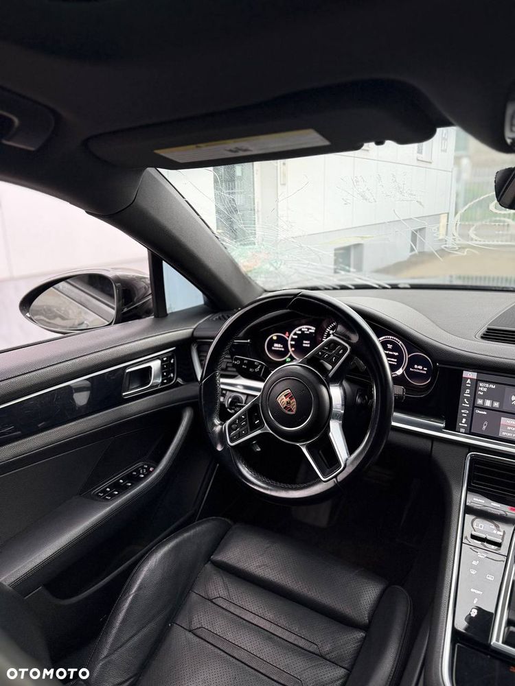 Porsche Panamera 4 - 26