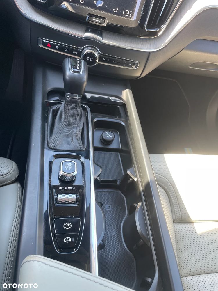 Volvo XC 60 D5 SCR AWD Momentum - 30