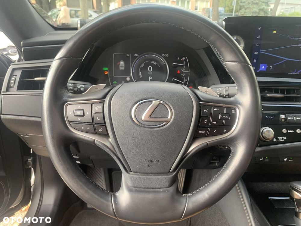 Lexus ES 300h Business Edition - 11