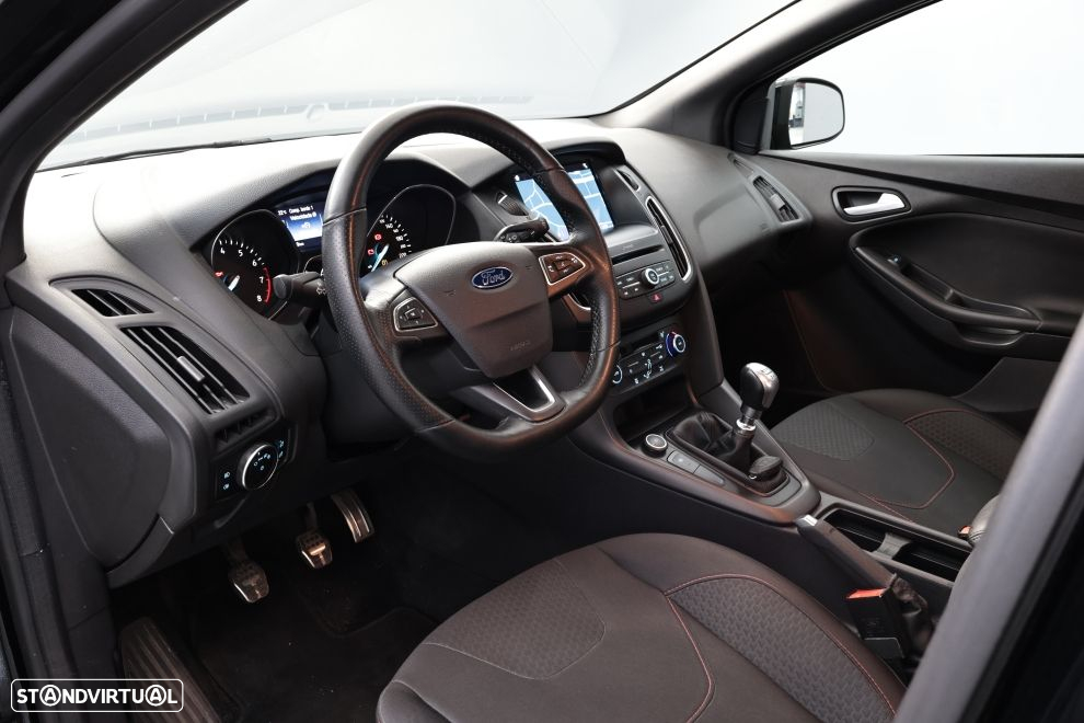 Ford Focus 1.0 SCTi ST-Line - 23