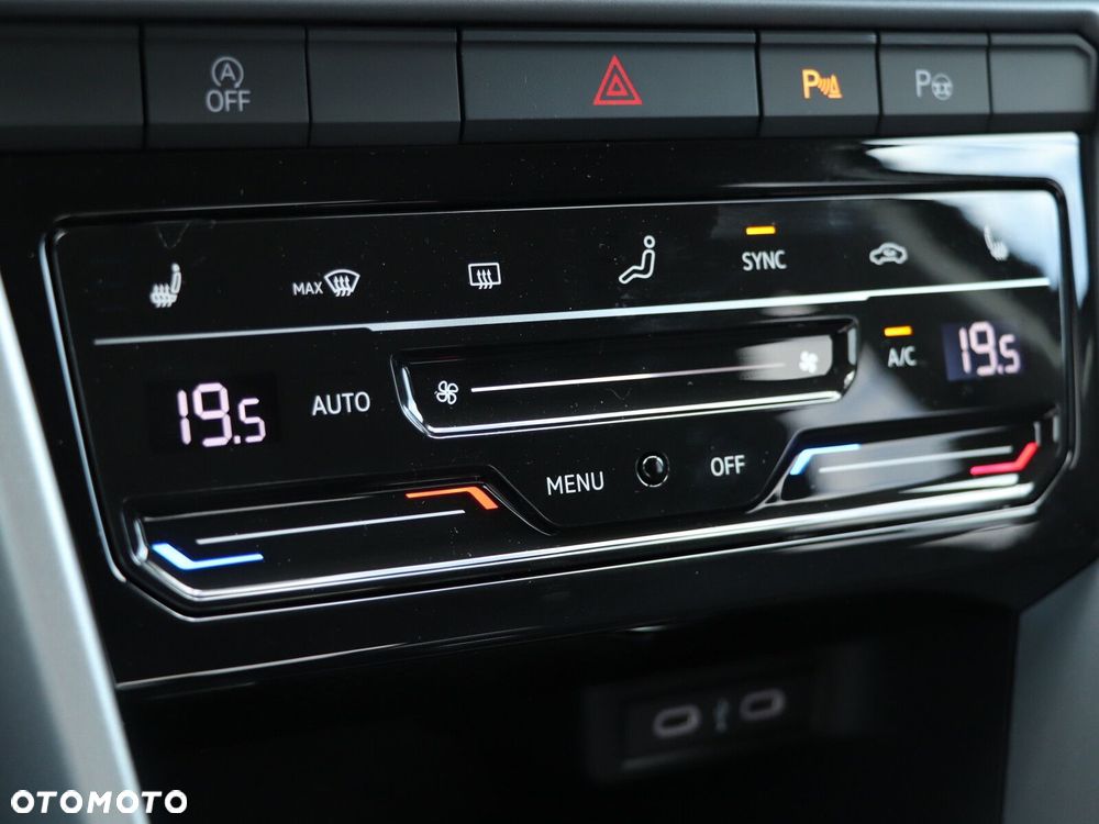 Volkswagen T-Roc - 17