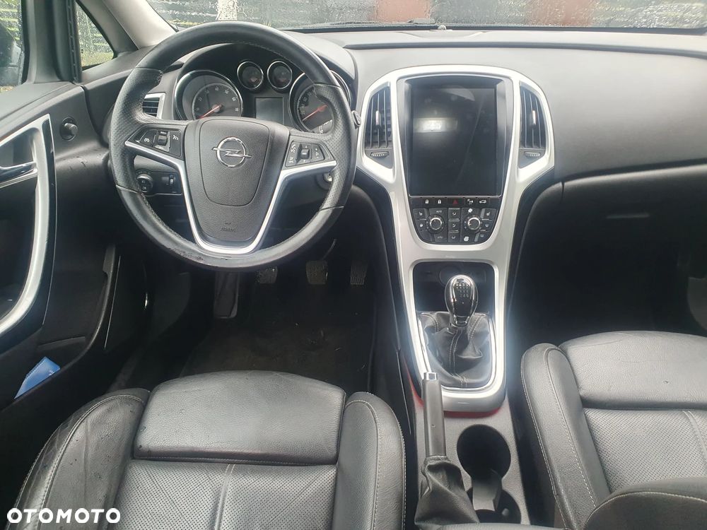 Opel Astra 1.4 T Cosmo - 24