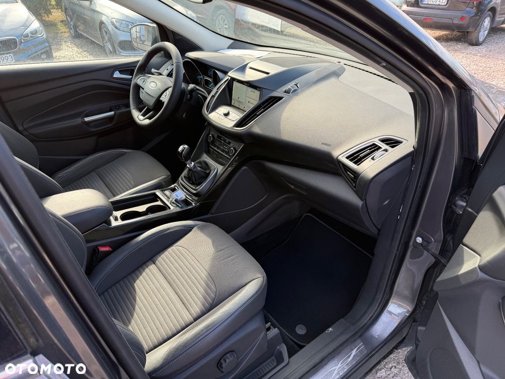 Ford Kuga 1.5 EcoBoost 2x4 Titanium - 24