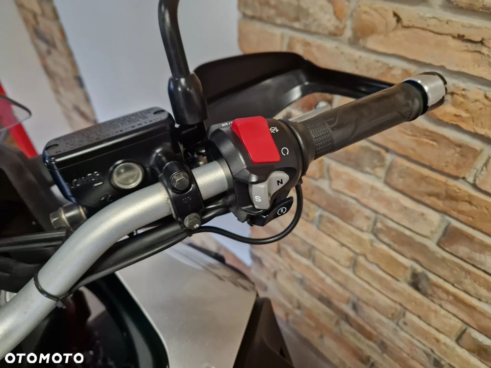 Honda VFR - 19