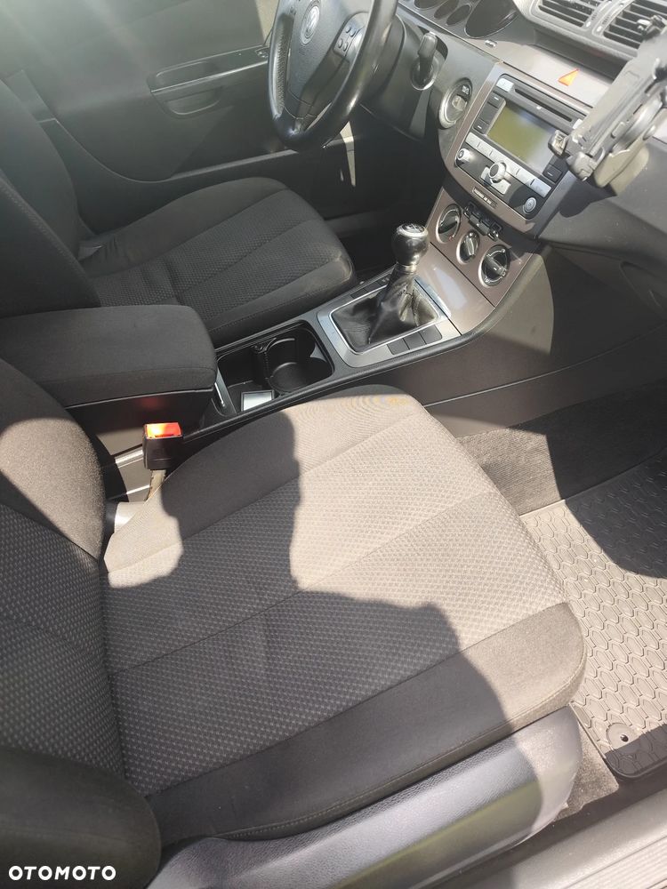 Volkswagen Passat 1.9 TDI Individual - 9