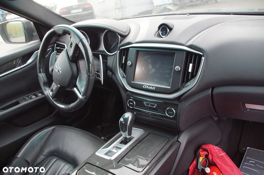 Pojazd na części 692106889 MASERATI GHIBLI 3.0 D 2014 nero vr. 820/a deska konsola silnik kierownica skrzynia drzwi maska zderzak lampa grill felgi 20 cali silnik błotnik szyba - 11