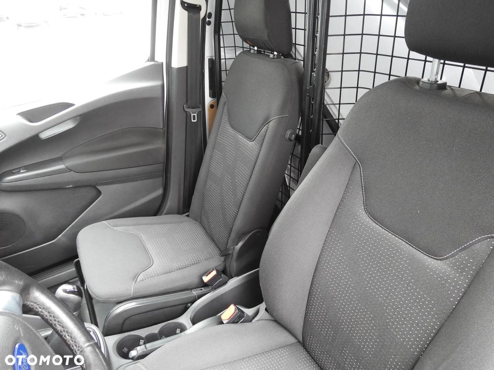 Ford Transit Courier - 10