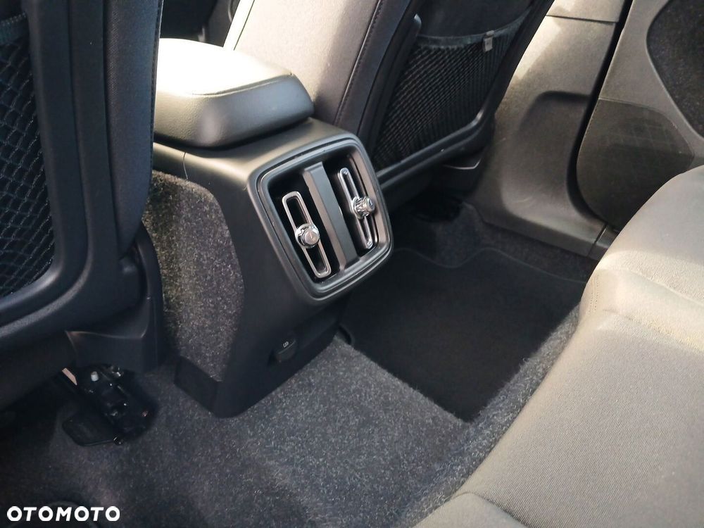 Volvo XC 40 T3 Momentum - 28