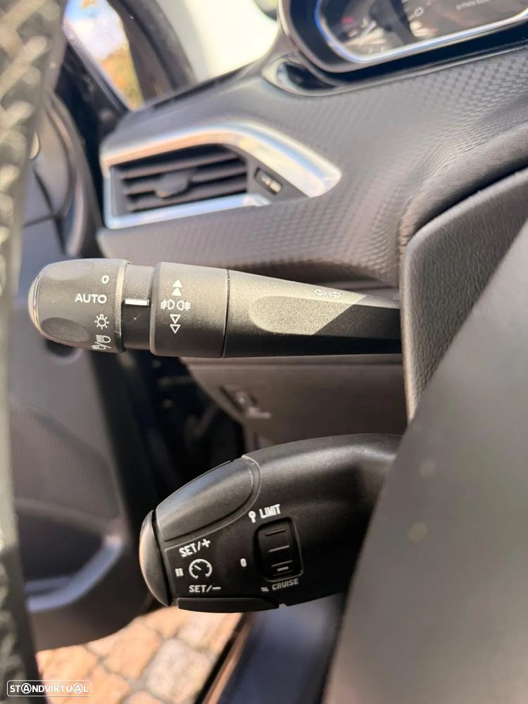 Peugeot 2008 1.2 PureTech GT Line - 17