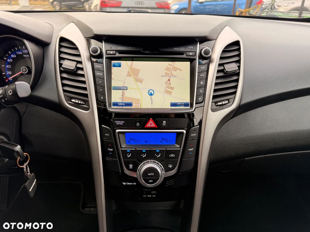 Hyundai i30 blue Kombi 1.6 GDi Passion - 30
