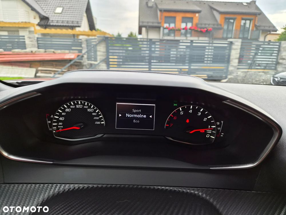 Peugeot 2008 PureTech 130 EAT8 Allure Pack - 25