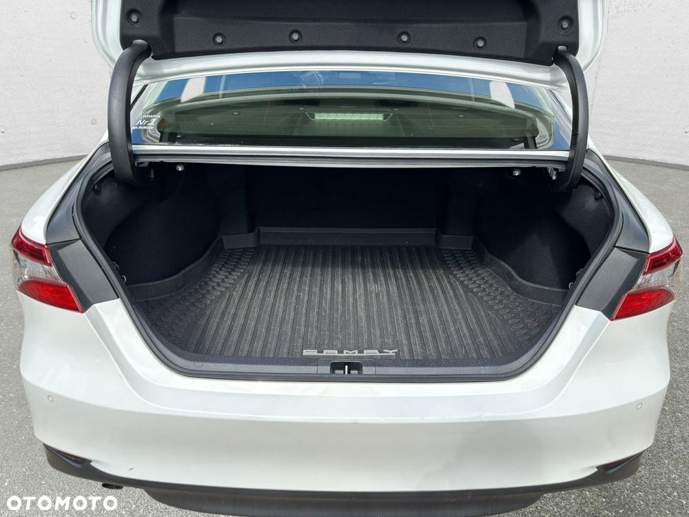 Toyota Camry - 25