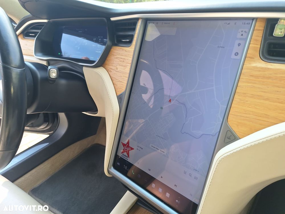 Tesla Model S - 8