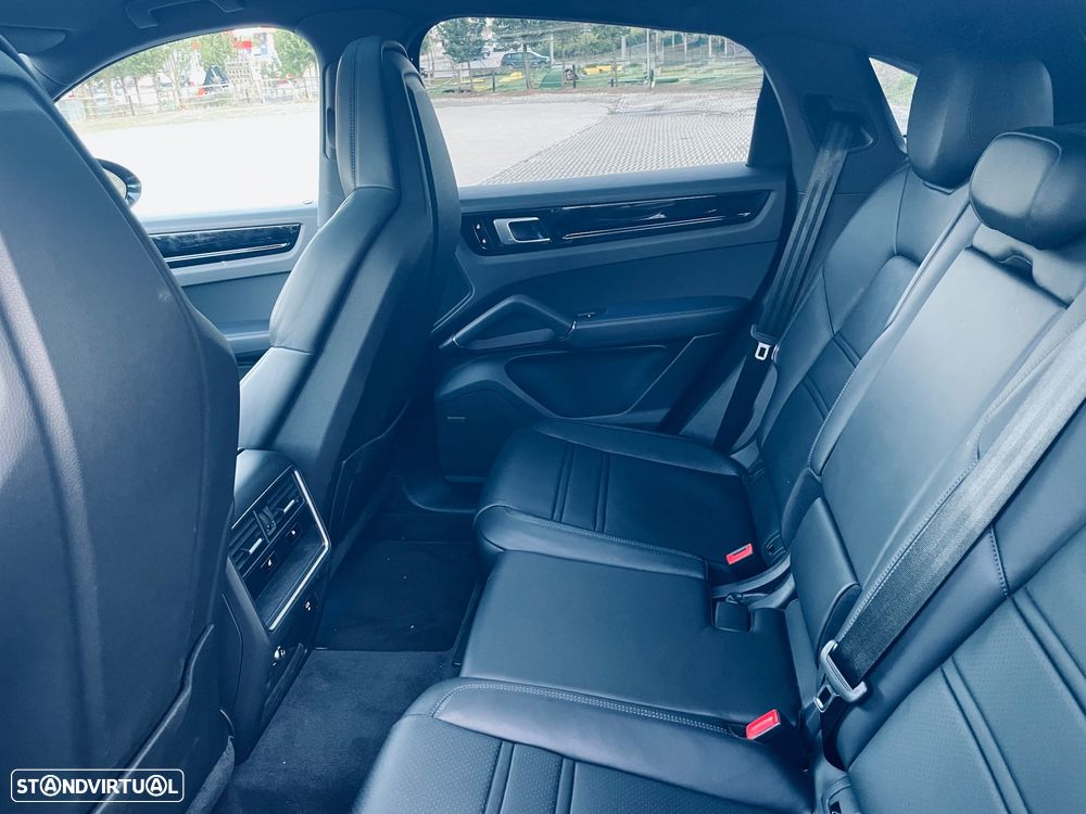 Porsche Cayenne Coupé E-Hybrid - 5