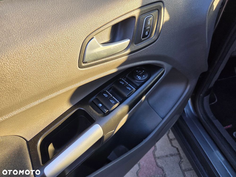 Ford Tourneo Connect Gr 1.5 TDCi Titanium PowerShift - 24