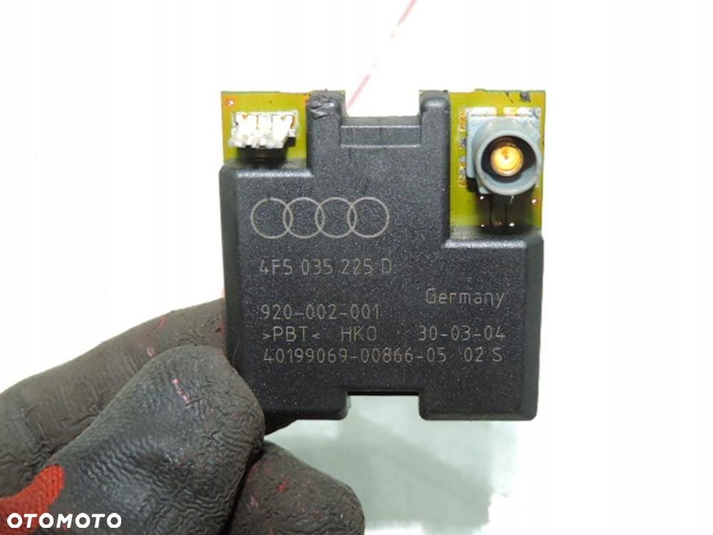 WZMACNIACZ ANTENY AUDI A6 C6 4F5035225D - 4