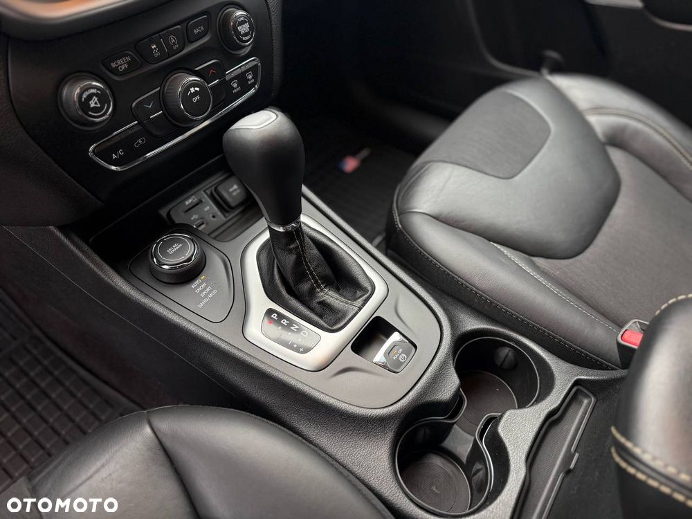 Jeep Cherokee - 19