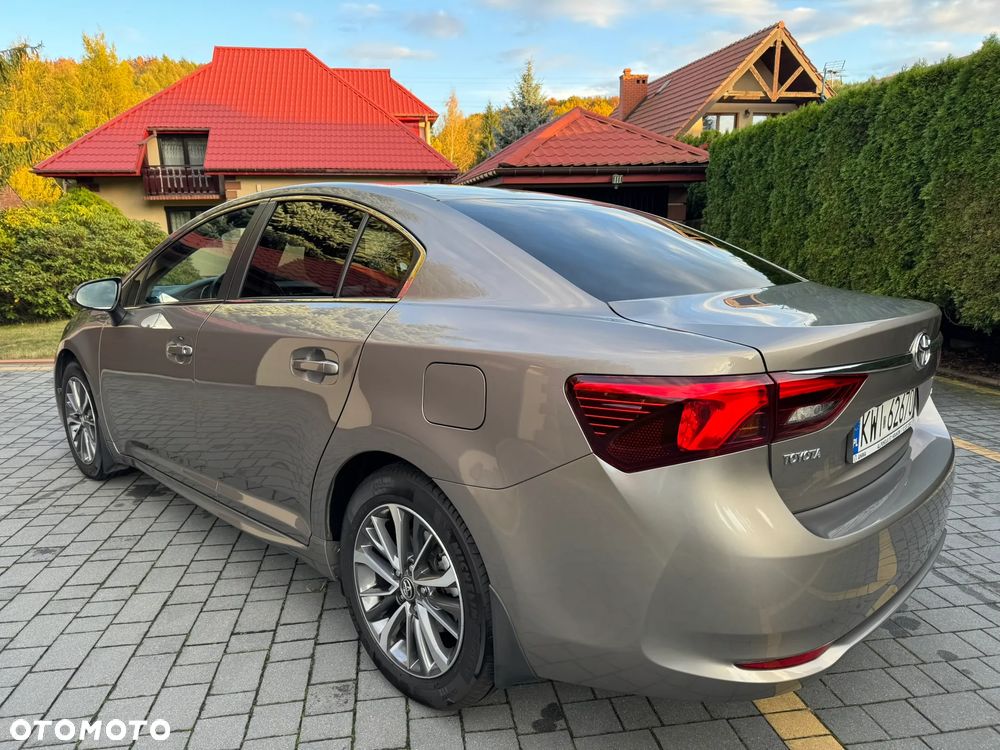 Toyota Avensis 2015 photo 3