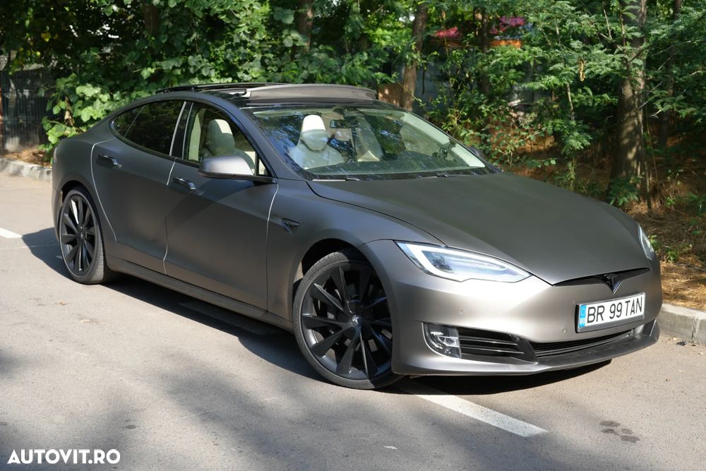 Tesla Model S - 1