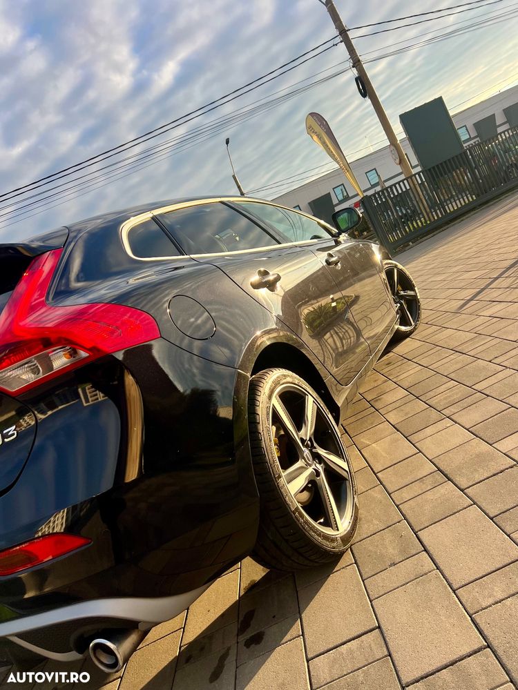 Volvo V40 D3 R-Design - 2