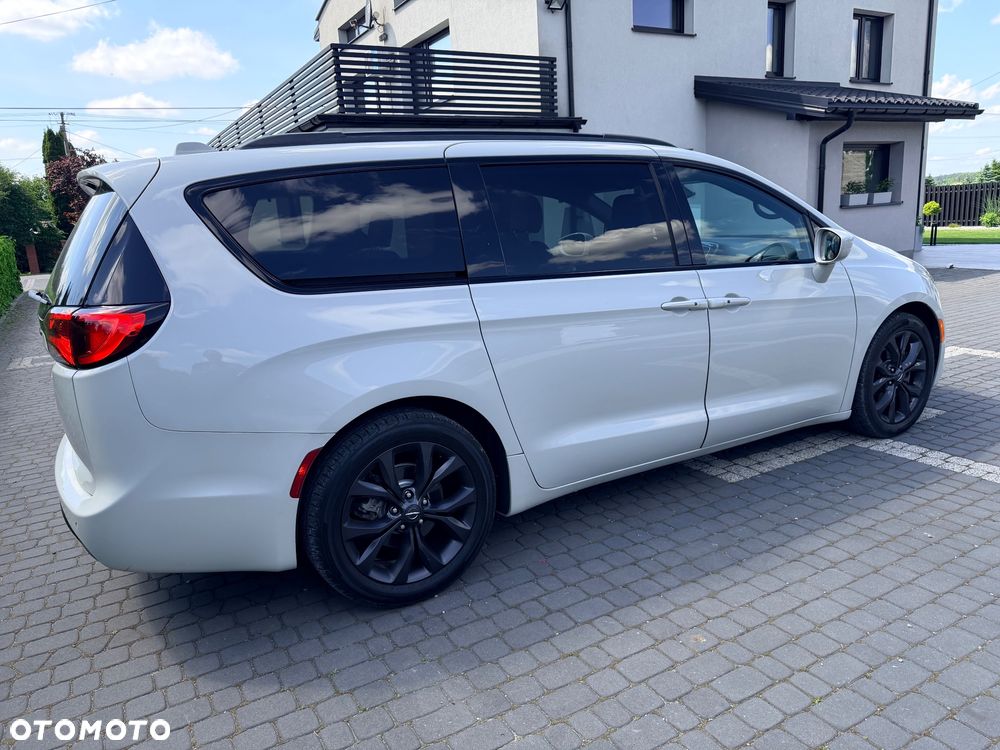 Chrysler Pacifica - 6