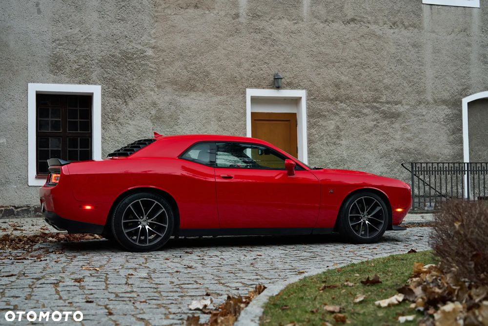 Dodge Challenger - 27