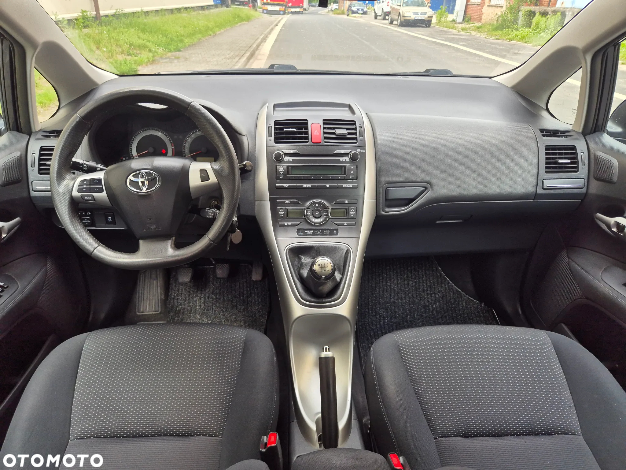 Toyota Auris 1.6 Executive - 29