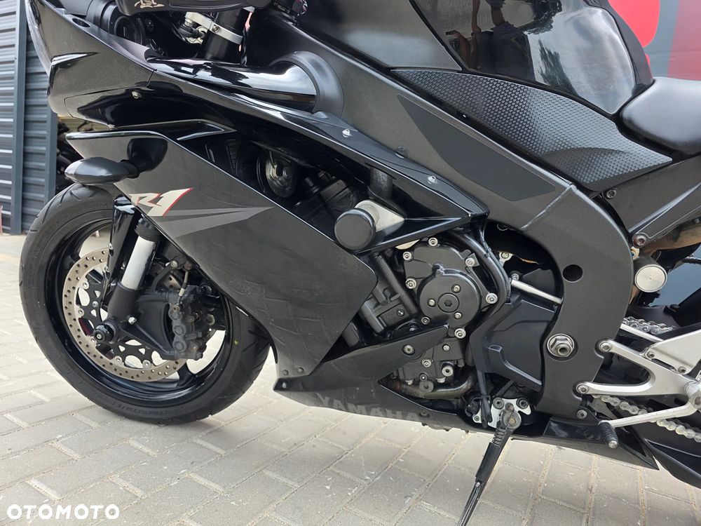 Yamaha R1 - 11