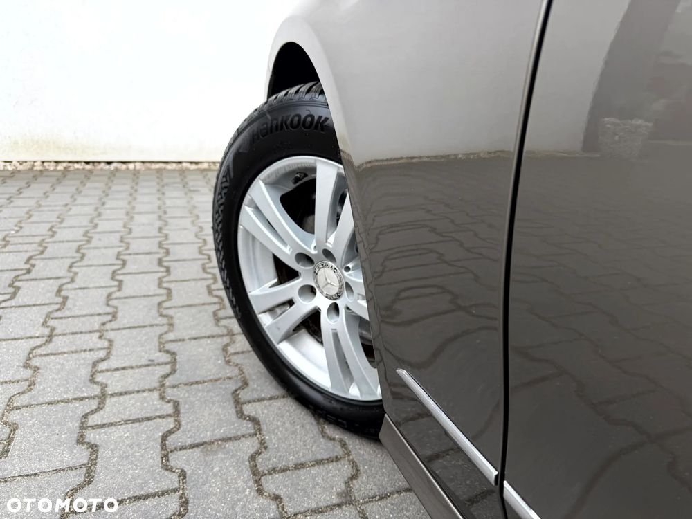 Mercedes-Benz Klasa E 350 CDI DPF BlueEFFICIENCY 7G-TRONIC Avantgarde - 27