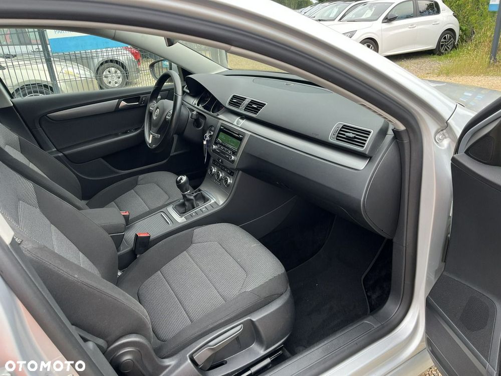 Volkswagen Passat - 15