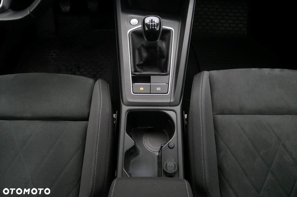 Volkswagen Golf - 11