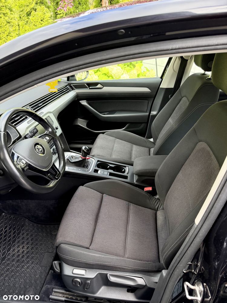 Volkswagen Passat - 12