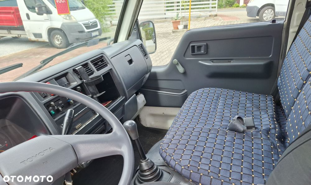 Toyota Dyna - 17