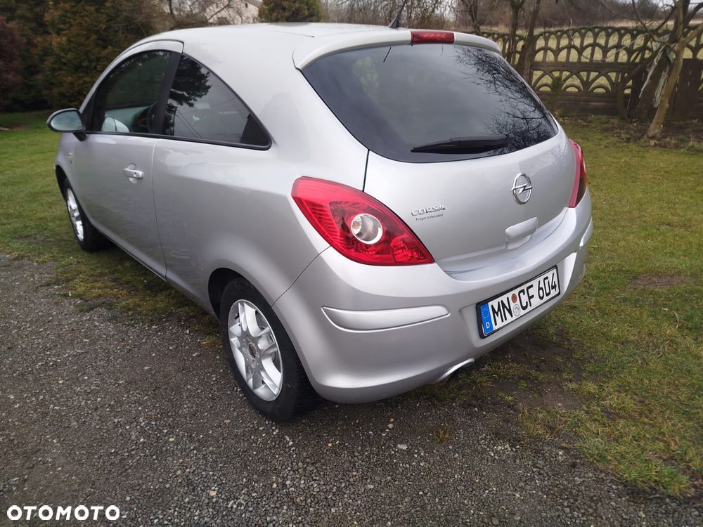 Opel Corsa 1.4 16V 150 Jahre - 3