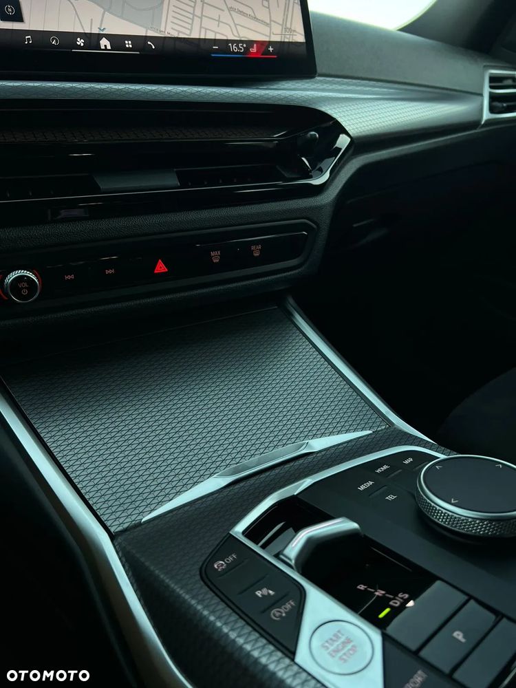 BMW Seria 3 330i xDrive M Sport - 13