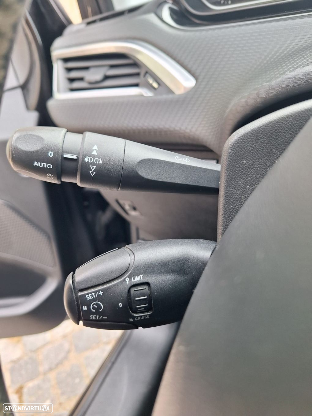 Peugeot 208 1.2 PureTech Style - 28