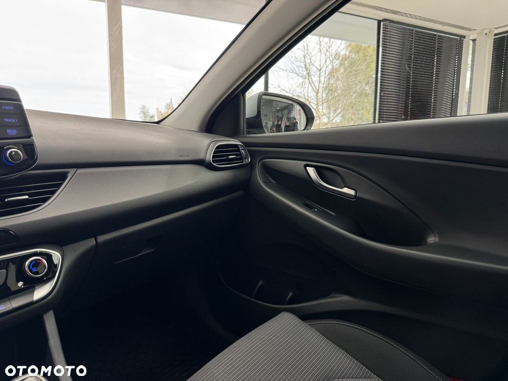 Hyundai i30 1.5 DPI Classic + - 26