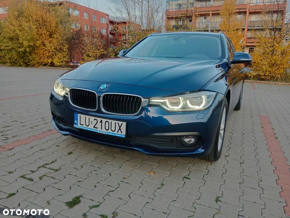 2019 BMW Seria 3, photograph 1