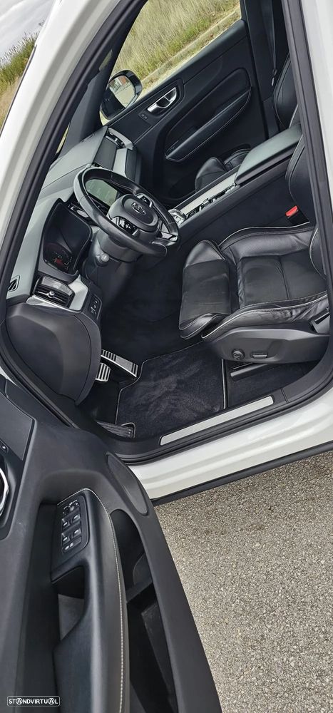 Volvo XC 60 2.0 T8 PHEV R-Design AWD - 23