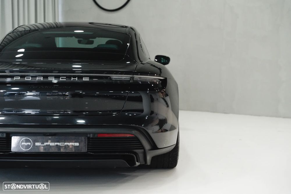 Porsche Taycan Turbo - 13