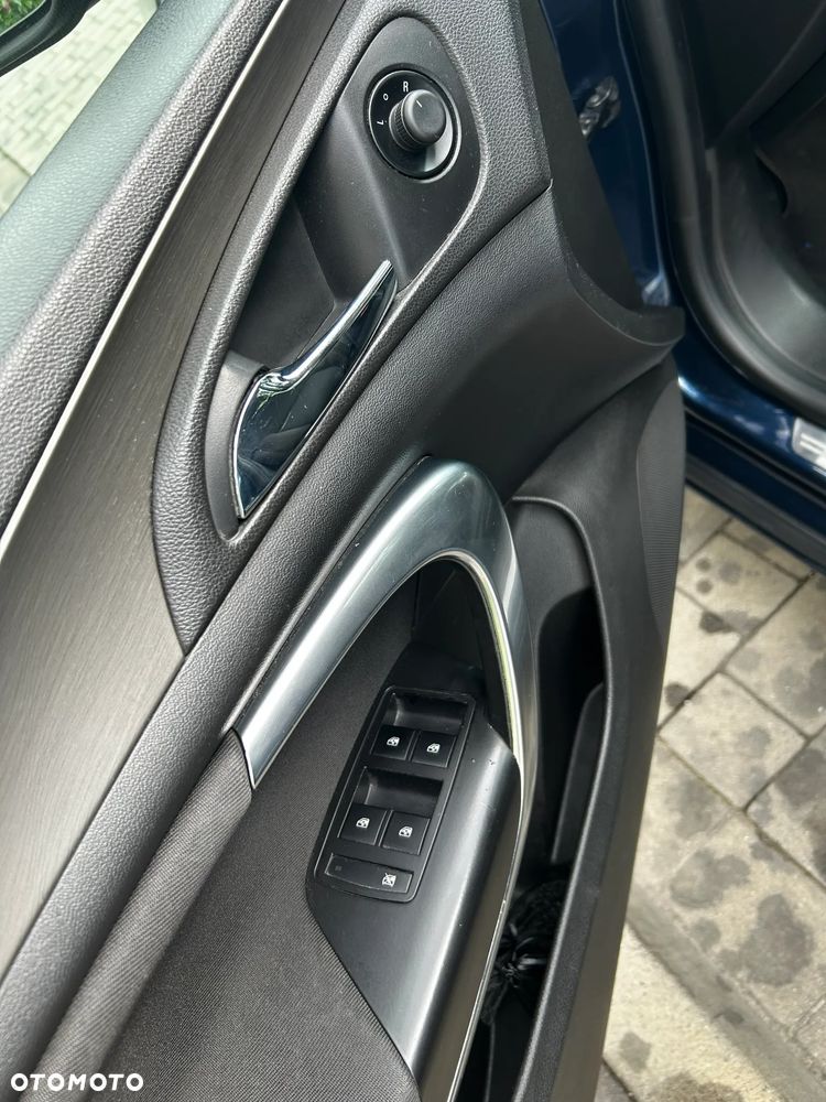 Opel Insignia 1.8 - 12