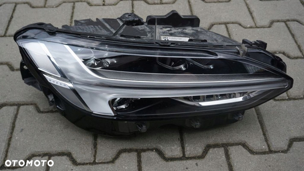 VOLVO S90 V90 CC - KOMPLETNA LAMPA PRAWA PRZÓD MID LED