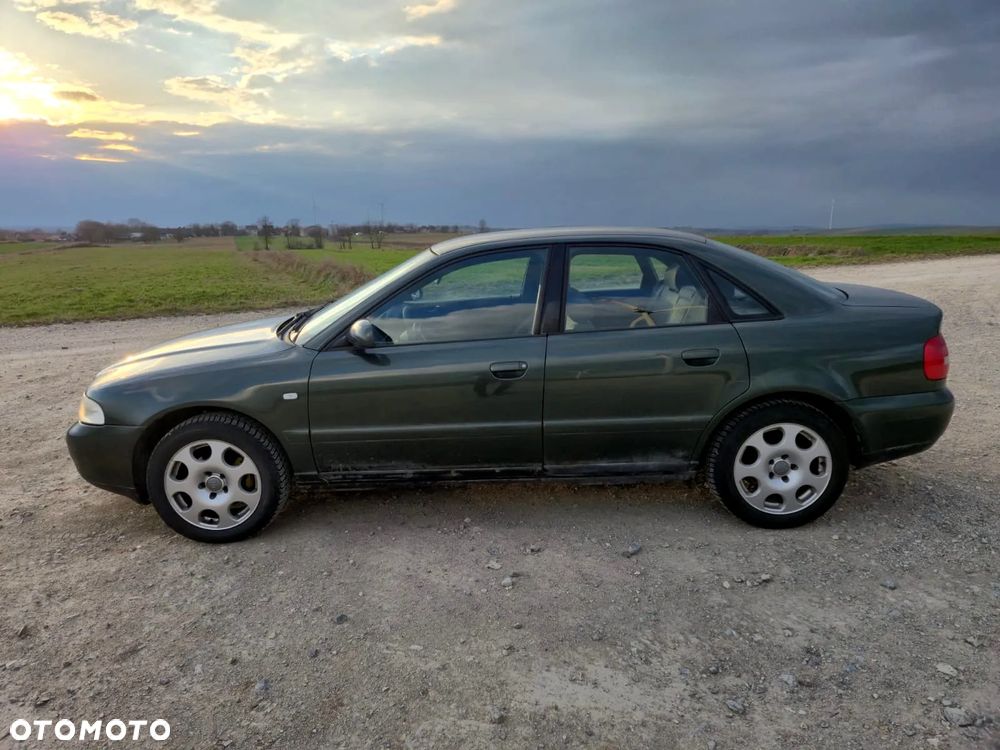 Audi A4 Limousine 1.8 - 6