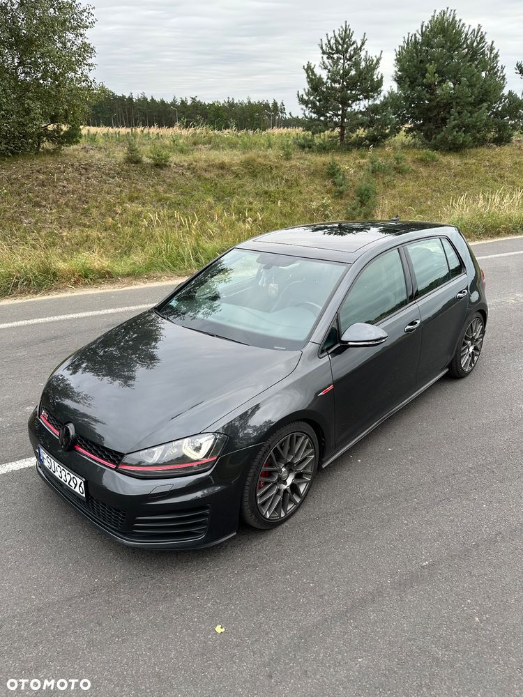Volkswagen Golf - 8