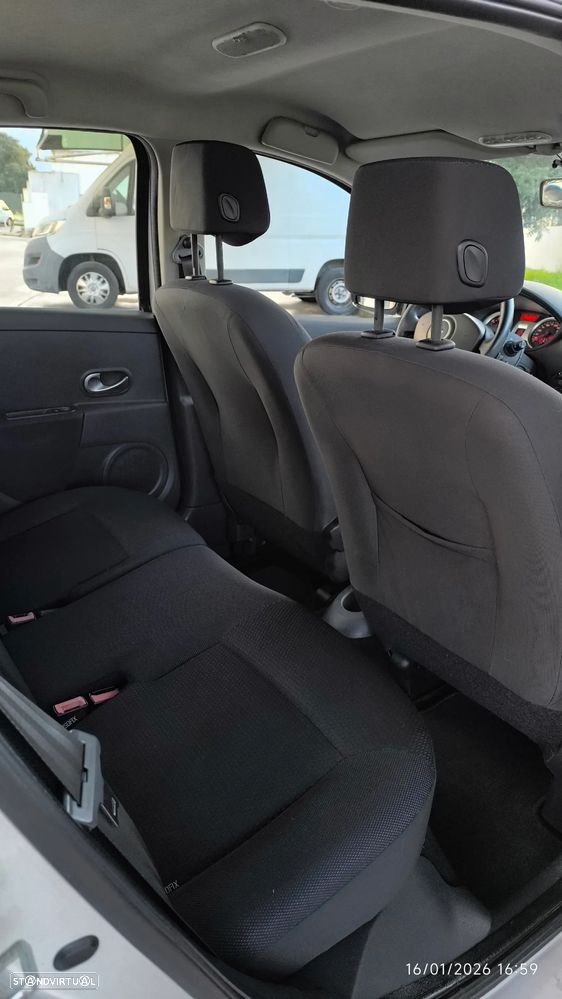 Renault Clio 1.2 16V Dynamique - 37