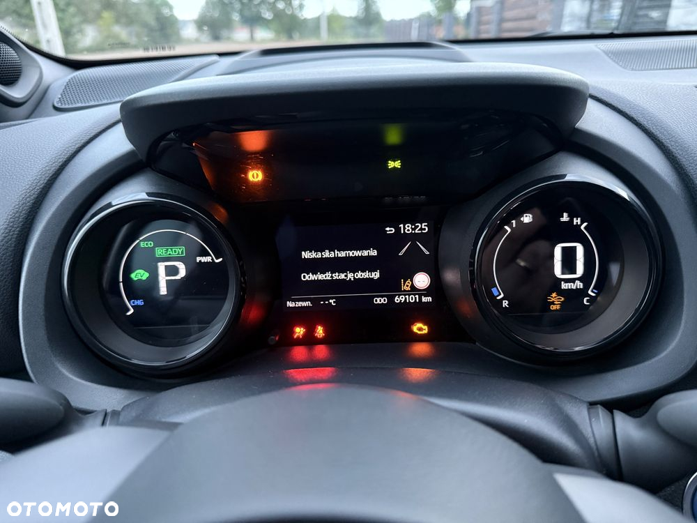 Toyota Yaris Hybrid 100 Premium - 34