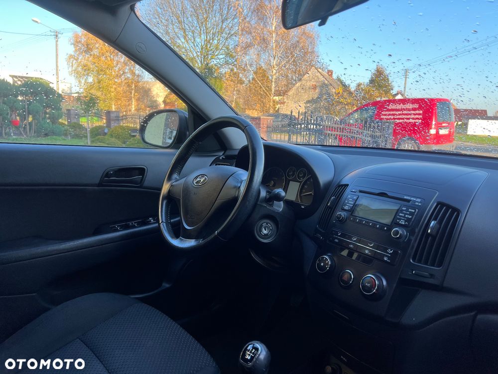 Hyundai i30 1.4 Base + - 16