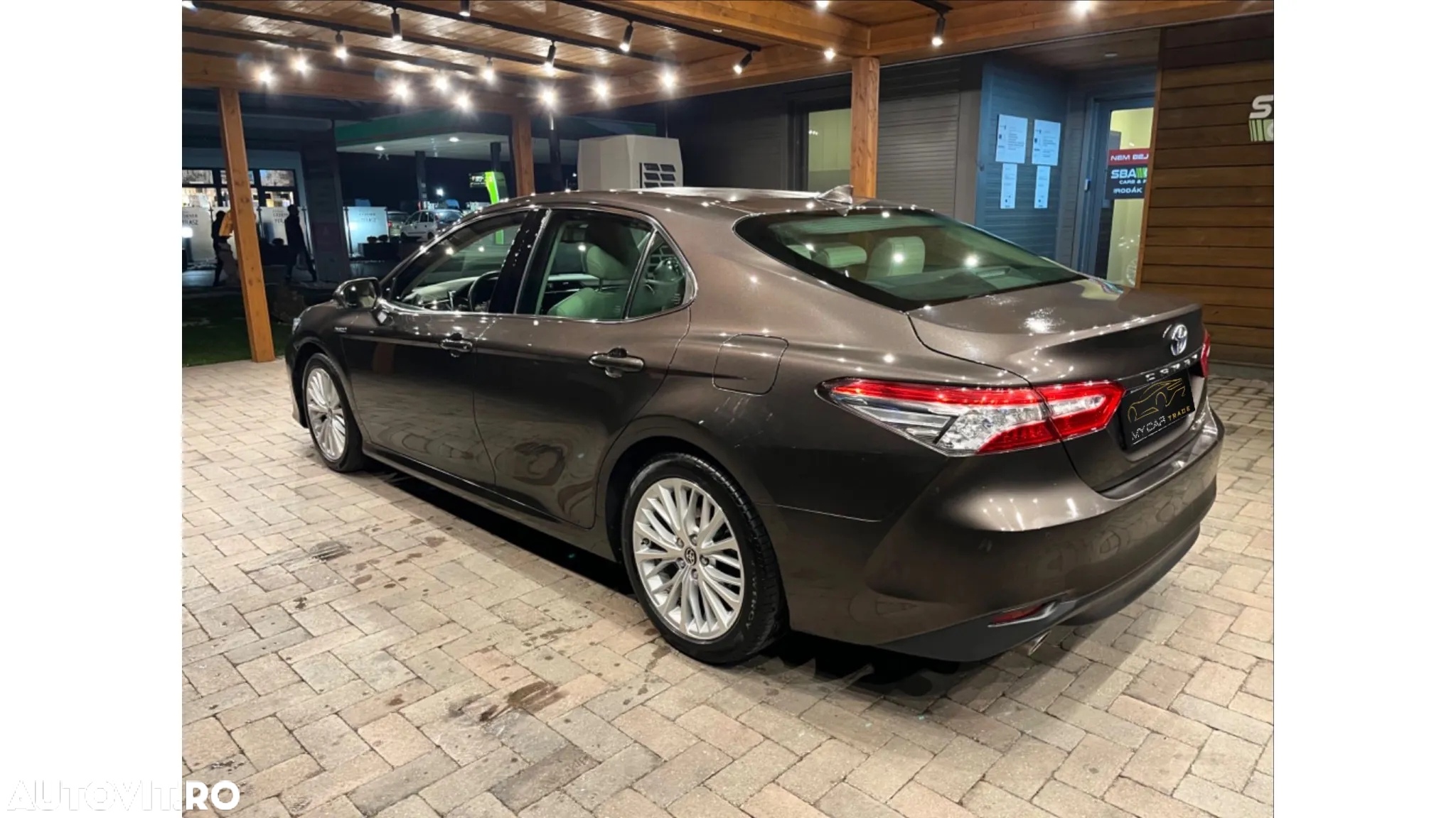 Toyota Camry Executive - 4