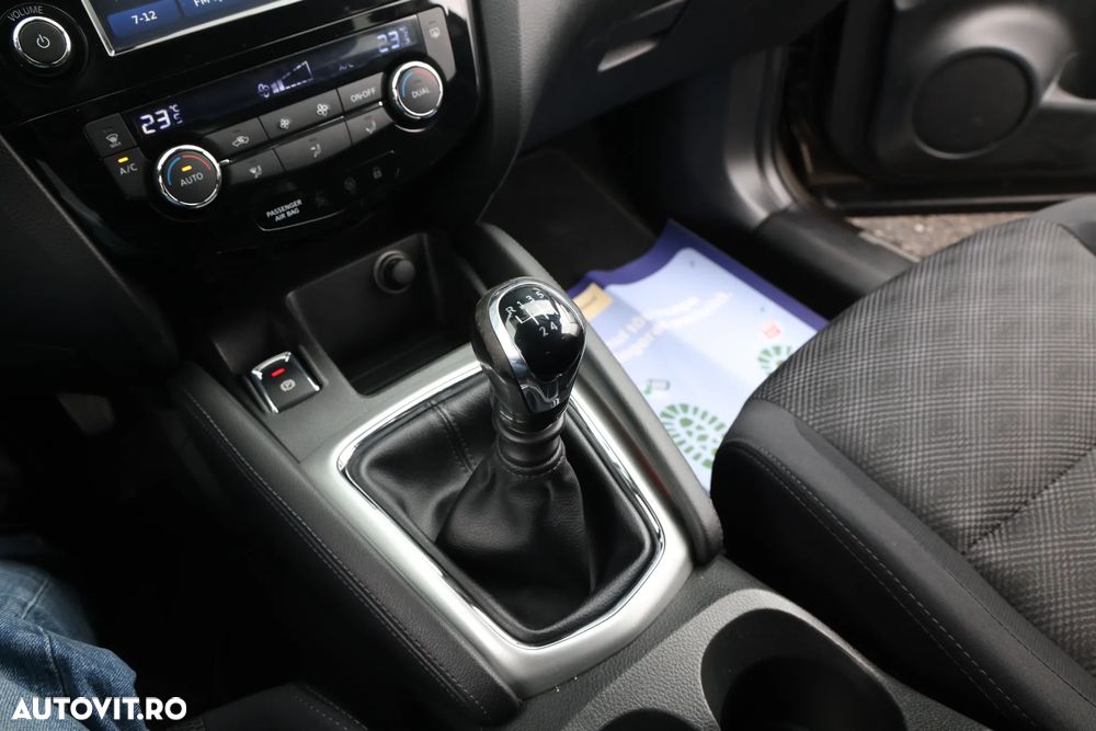 Nissan Qashqai 1.6 DCI Start/Stop N-Connecta - 28